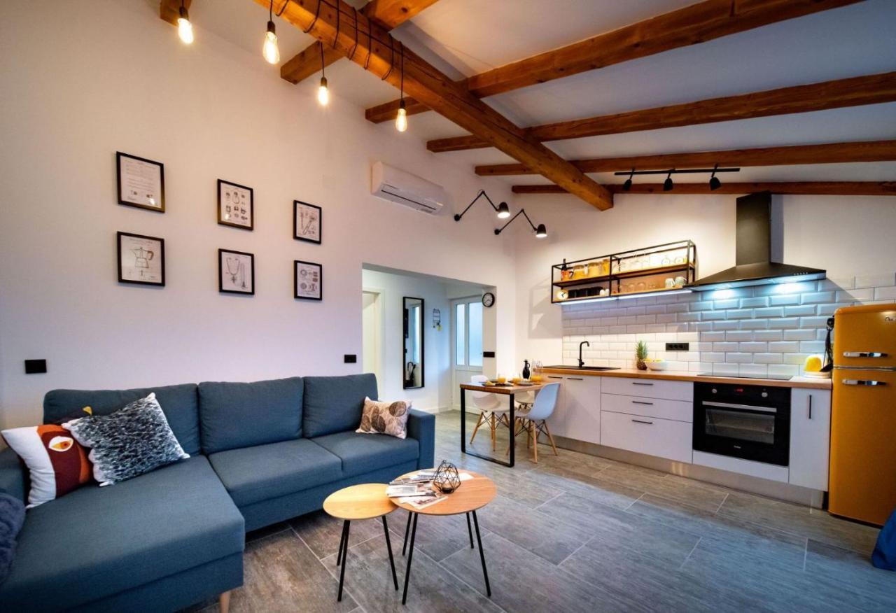 Mundanije Novouredeni Apartman Marko מראה חיצוני תמונה