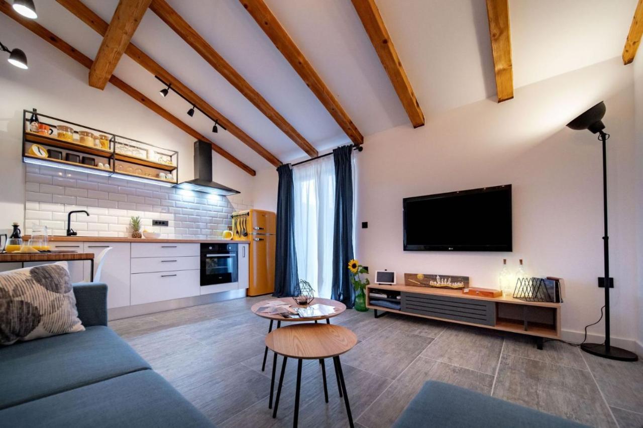 Mundanije Novouredeni Apartman Marko מראה חיצוני תמונה