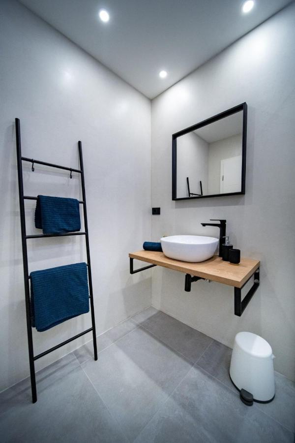 Mundanije Novouredeni Apartman Marko מראה חיצוני תמונה