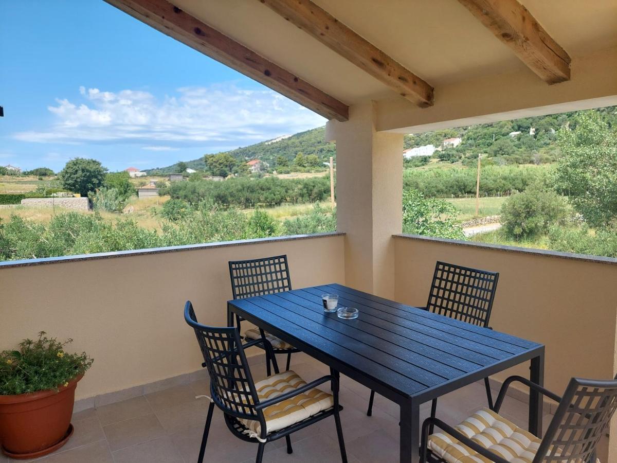 Mundanije Novouredeni Apartman Marko מראה חיצוני תמונה