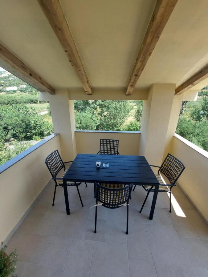 Mundanije Novouredeni Apartman Marko מראה חיצוני תמונה
